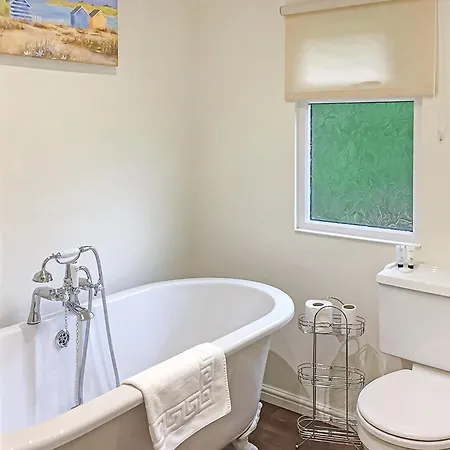 Hollybrook Исингволд